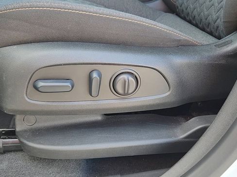 Used 2024 Chevrolet Equinox LT AWD/4WD image 9