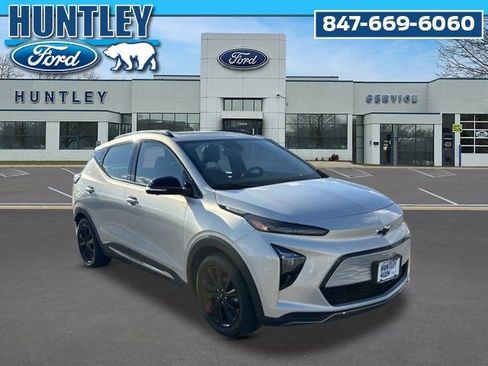 Used 2023 Chevrolet Bolt EUV Premier w/ Sun & Sound Package FWD image 4