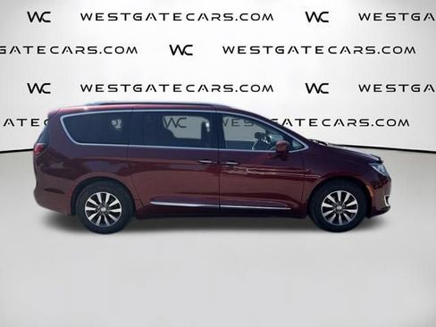 Used 2020 Chrysler Pacifica Touring-L Plus FWD image 5