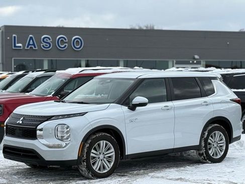 Used 2023 Mitsubishi Outlander ES image 1