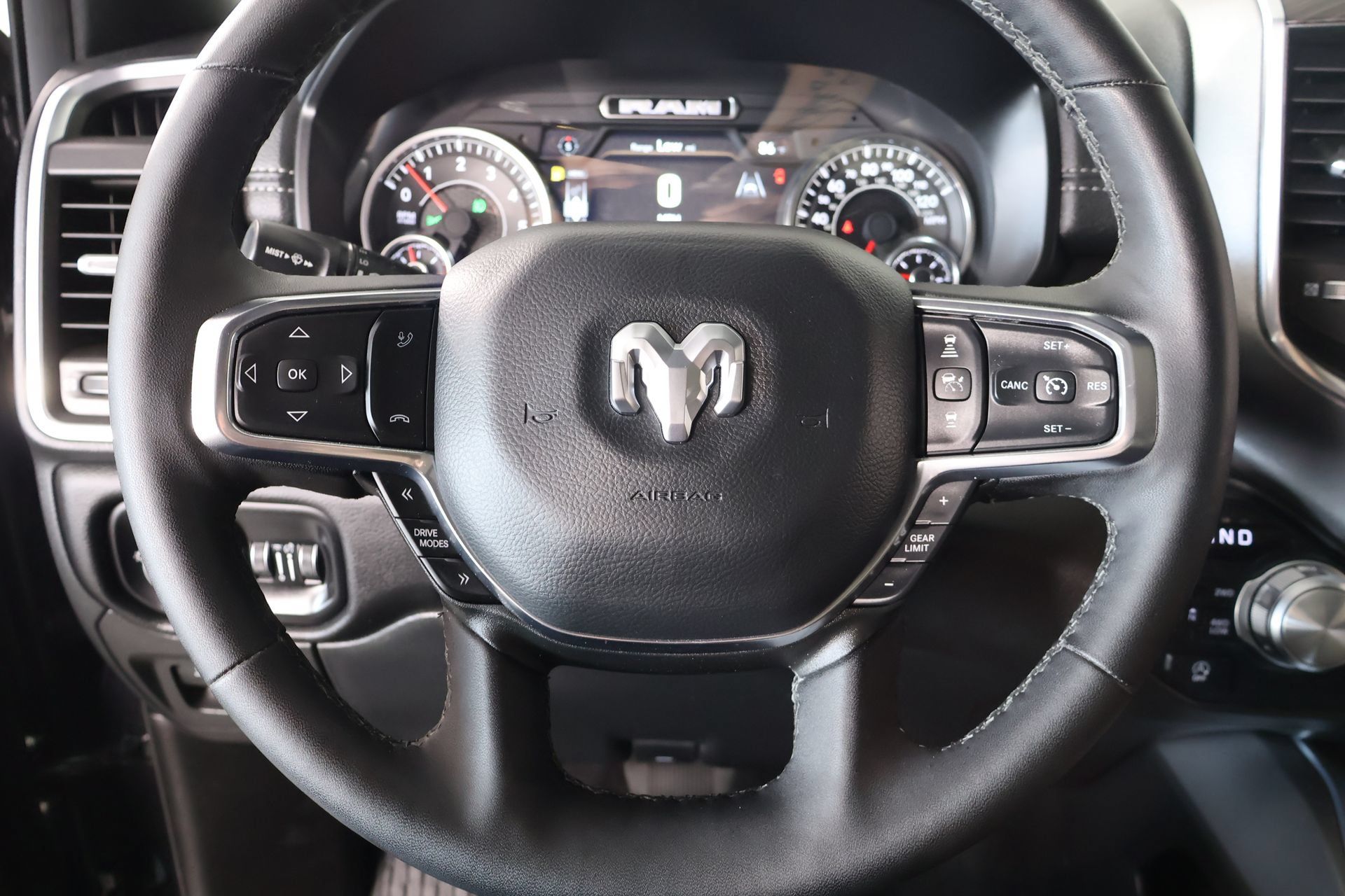 Used 2025 RAM 1500 Laramie w/ Laramie Southwest Edition AWD/4WD image 3