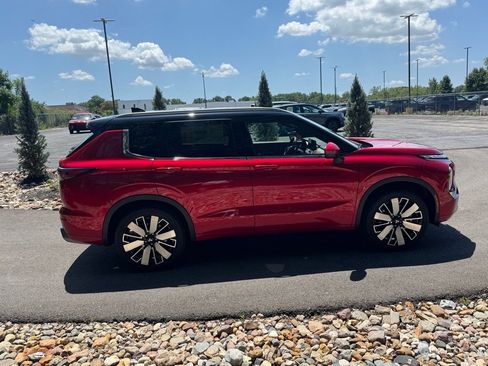 New 2025 Mitsubishi Outlander SEL image 6