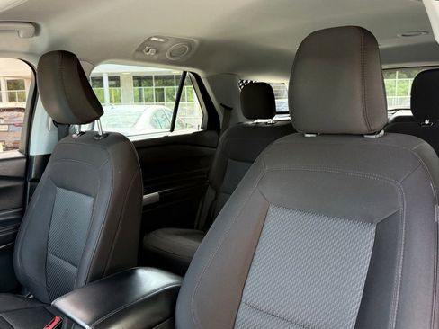 Used 2023 Ford Explorer XLT AWD/4WD image 20