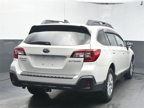 Used 2018 Subaru Outback 2.5i Premium image 7