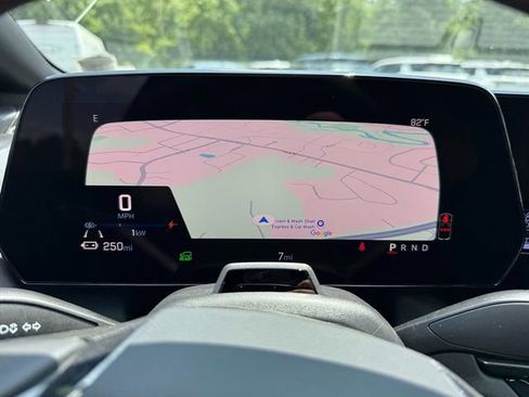 New 2025 Chevrolet Equinox EV RS image 39