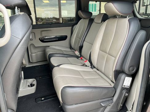 Used 2016 Kia Sedona EX FWD image 19