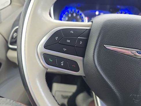 Used 2020 Chrysler Pacifica Limited image 20