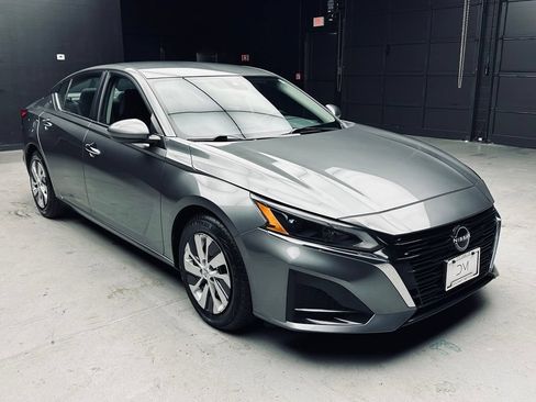 Used 2023 Nissan Altima 2.5 S FWD image 9