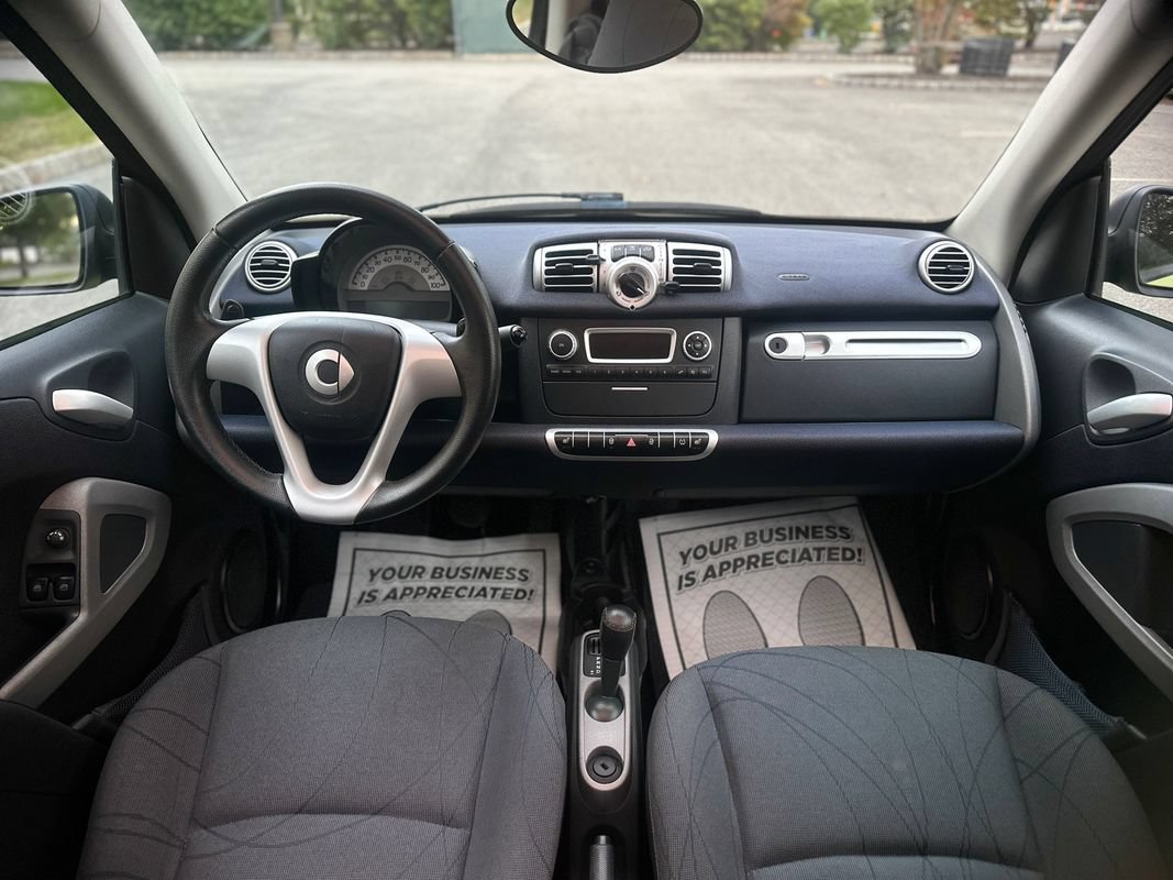 Used 2012 smart fortwo passion RWD image 18