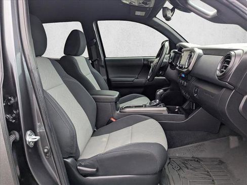 Used 2022 Toyota Tacoma TRD Off-Road image 21