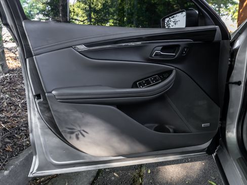 Used 2018 Chevrolet Impala Premier FWD image 30