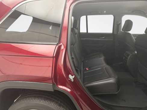 Used 2023 Jeep Grand Cherokee Limited image 18