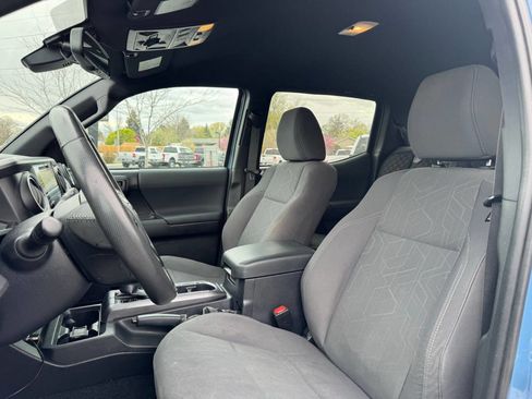 Used 2019 Toyota Tacoma TRD Off-Road AWD/4WD image 9