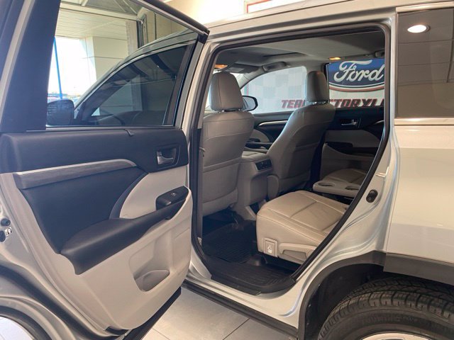 Used 2018 Toyota Highlander Limited w/ Protection Package #3 AWD/4WD image 16