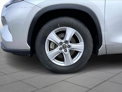 Certified 2024 Toyota Highlander LE image 11