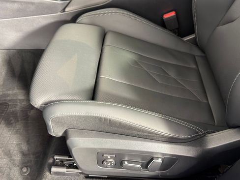 Used 2025 BMW X3 xDrive30i w/ Premium Package image 11