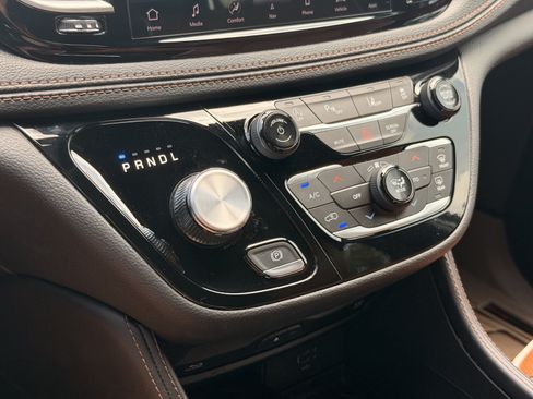Used 2026 Chrysler Pacifica Pinnacle FWD image 38