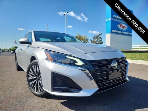 Used 2024 Nissan Altima 2.5 SV w/ SV Premium Package image 12