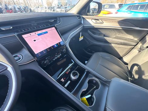 New 2025 Jeep Grand Cherokee Limited w/ Trailer Tow Package image 26