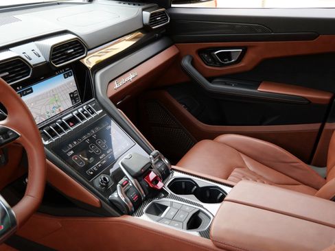 Used 2023 Lamborghini Urus S image 16