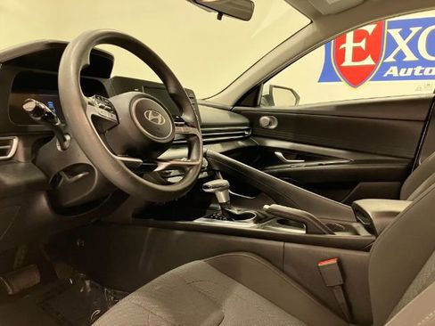 Used 2024 Hyundai Elantra SE image 20