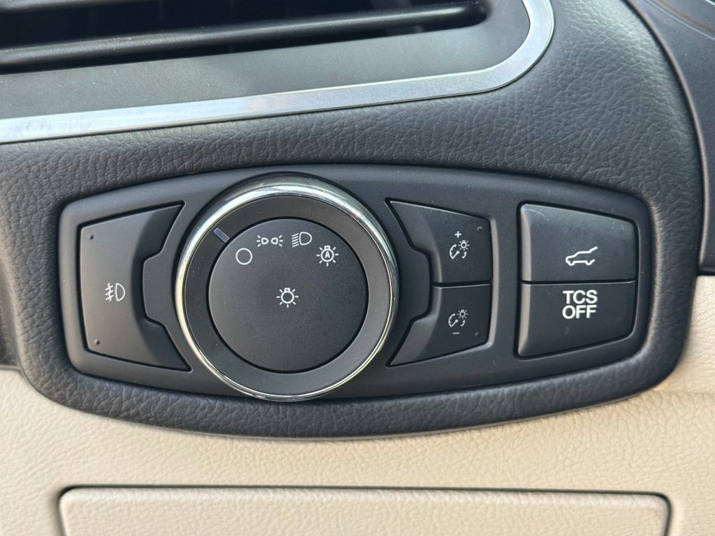 Used 2022 Ford Edge Titanium AWD/4WD image 33
