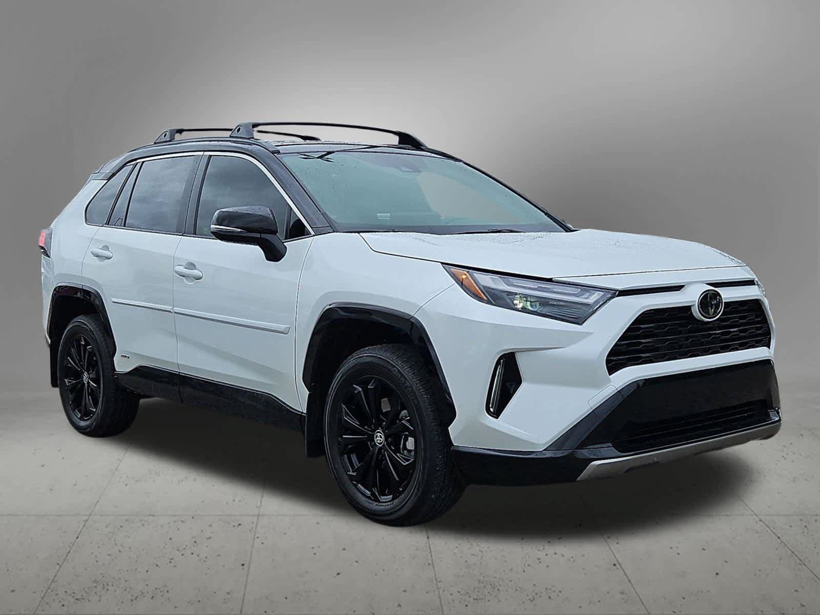 Used 2025 Toyota RAV4 XSE AWD/4WD image 5