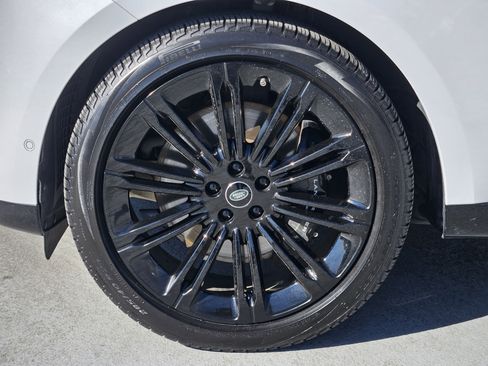 Used 2023 Land Rover Range Rover SE image 13