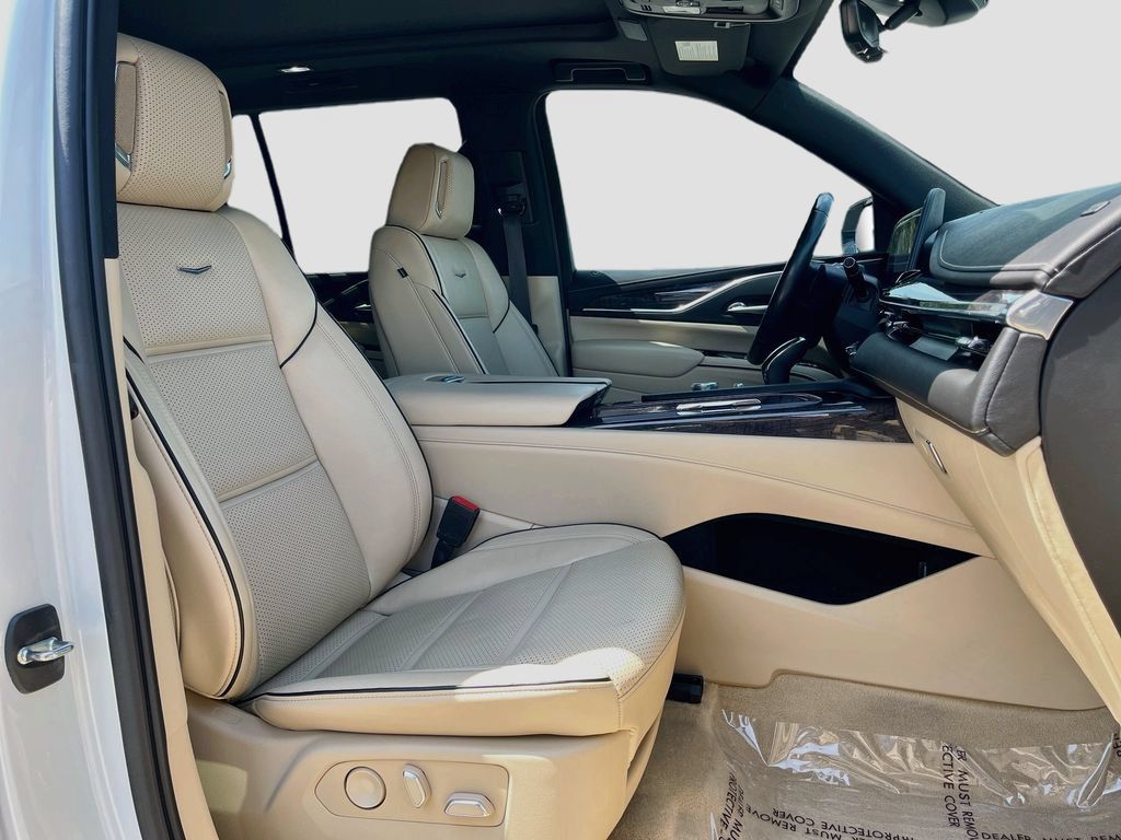 Certified 2022 Cadillac Escalade Premium Luxury w/ Performance Package AWD/4WD image 36