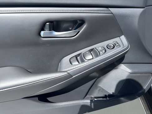 Used 2025 Nissan Sentra SV FWD image 21