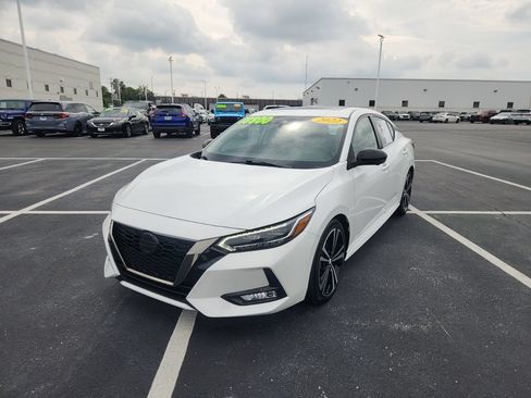 Used 2022 Nissan Sentra SR w/ SR Premium Package FWD image 2