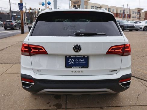 Certified 2022 Volkswagen Taos SE w/ Driver Assistance Package image 4