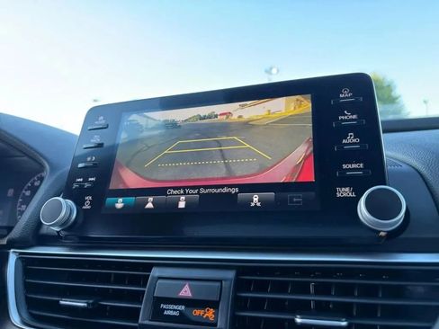 Used 2018 Honda Accord Touring image 22
