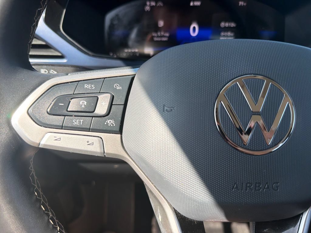 Used 2024 Volkswagen Taos SE AWD/4WD image 13
