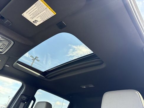 Used 2025 Chevrolet Silverado 2500 ZR2 w/ Technology Package image 27