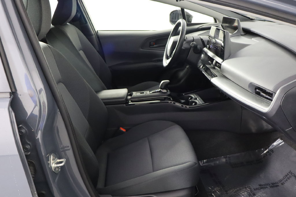 Used 2025 Toyota Prius LE FWD image 18