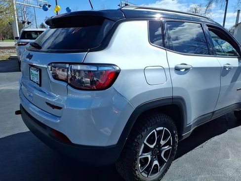 Used 2025 Jeep Compass Trailhawk AWD/4WD image 5