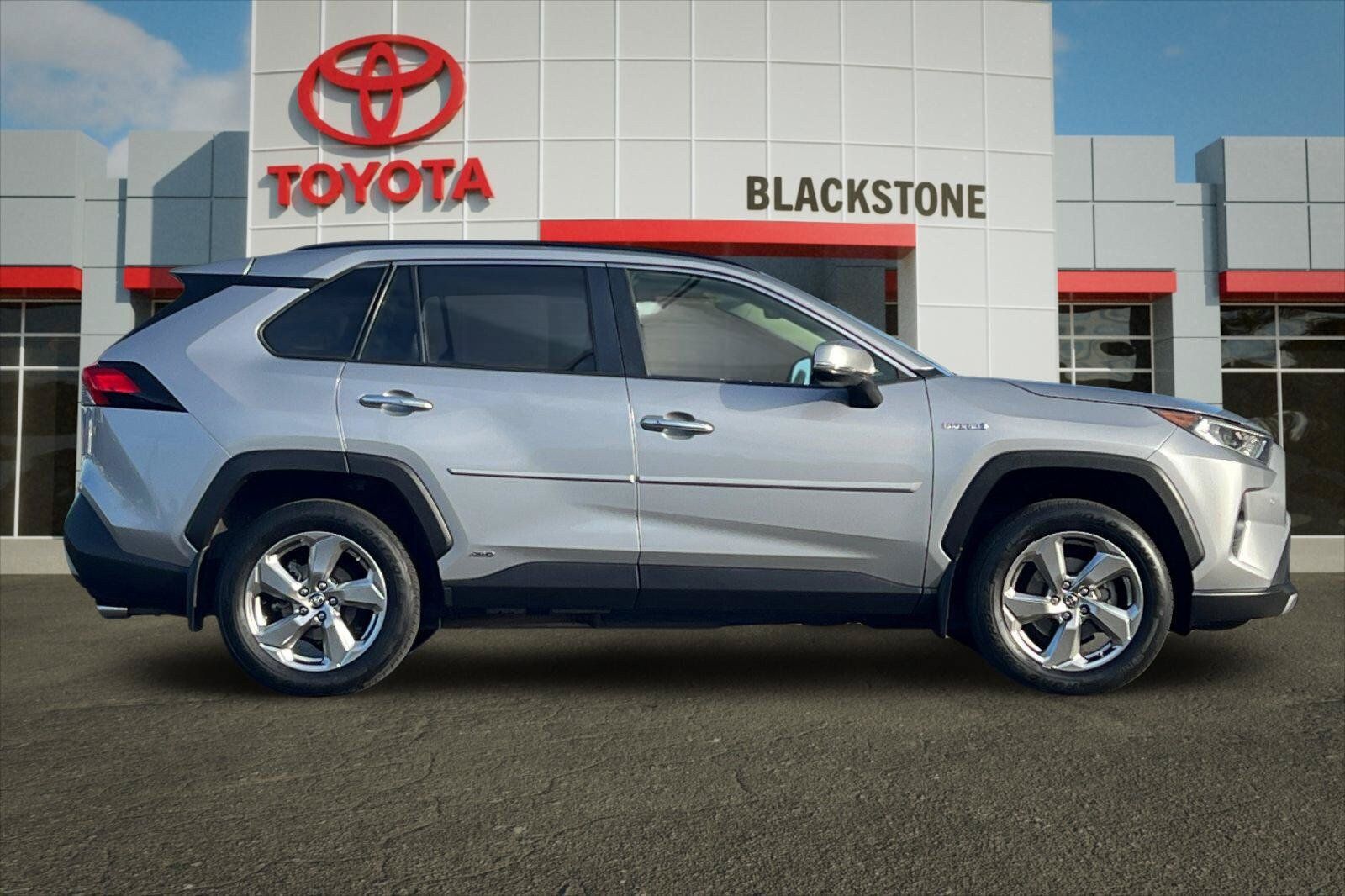 Used 2019 Toyota RAV4 Limited w/ Carpet Mat Package AWD/4WD image 2