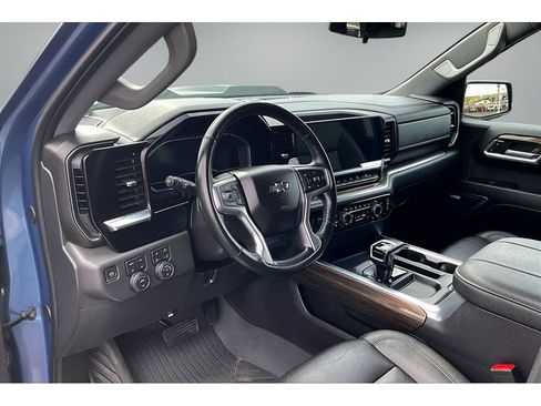 Used 2024 Chevrolet Silverado 1500 LT Trail Boss w/ LT Trail Boss Premium Package AWD/4WD image 15