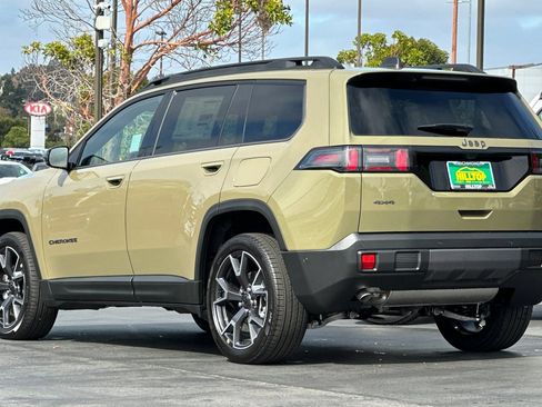 New 2026 Jeep Cherokee Overland w/ Trailer Tow Group AWD/4WD image 6
