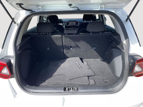 Used 2024 Hyundai Venue SEL FWD image 30