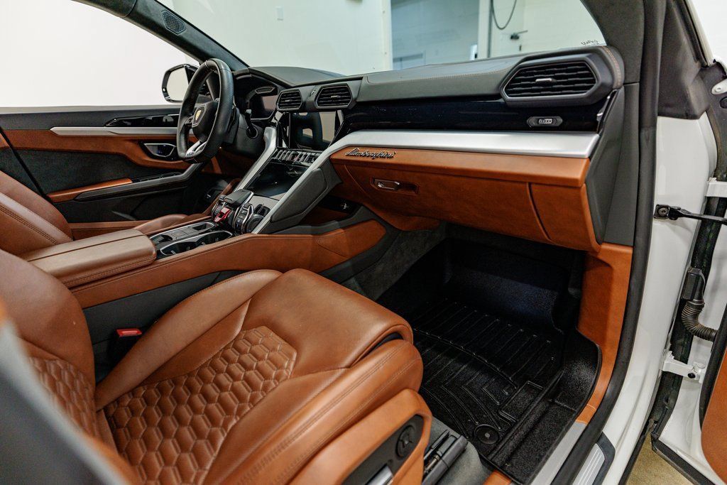 Used 2021 Lamborghini Urus AWD/4WD image 35