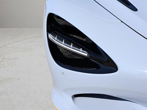 Used 2024 McLaren 750S image 19