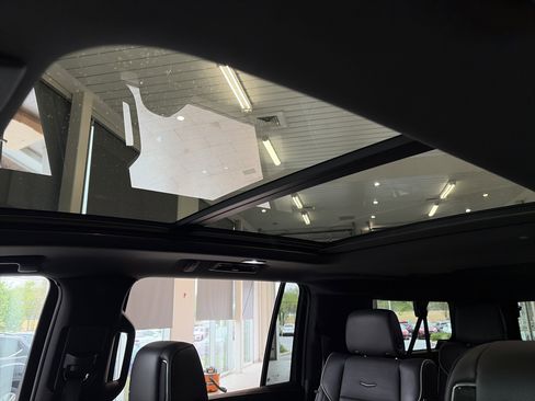 Used 2023 Cadillac Escalade ESV Sport AWD/4WD image 28