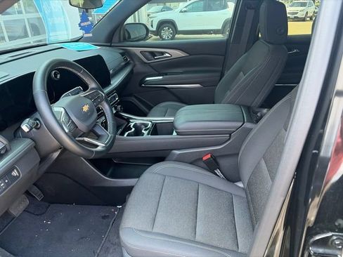 Used 2025 Chevrolet Traverse LT FWD image 15