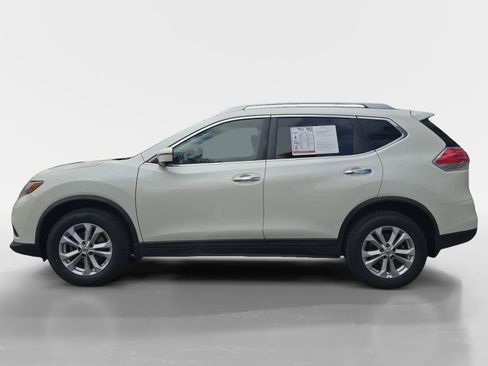 Used 2016 Nissan Rogue SV w/ SV Premium Package image 2