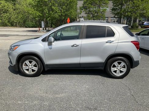 Used 2019 Chevrolet Trax LT w/ LT Convenience Package FWD image 8