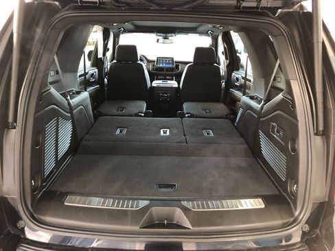 Used 2022 Chevrolet Tahoe Z71 w/ Z71 Off-Road Package image 10