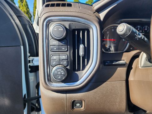 Used 2020 Chevrolet Silverado 3500 LTZ w/ LTZ Premium Package image 28