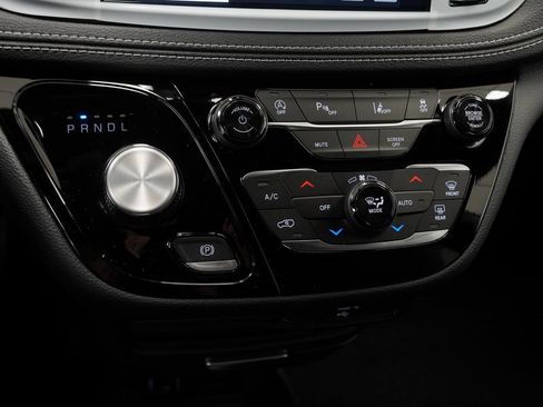 New 2026 Chrysler Pacifica Select image 24